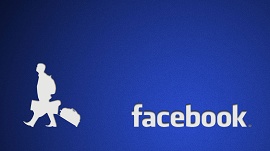 homem com malas andando em direção contrária à logo do facebook