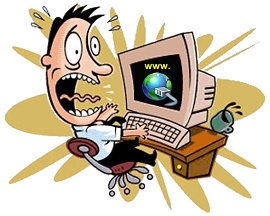 um homem olhando assustado para seu computador