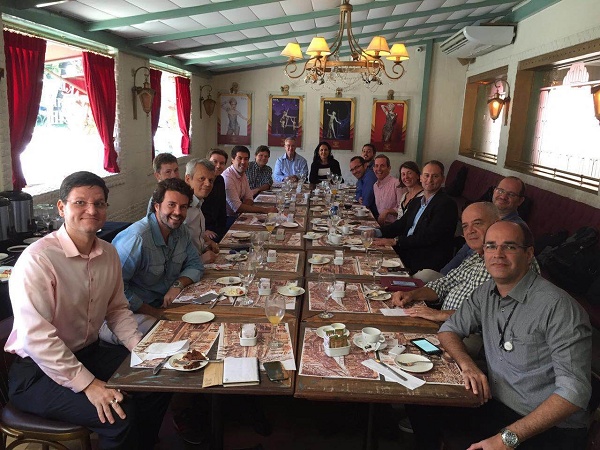 Foto do comitê de inovação em café da manhã