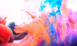 Nuvém de fumaça e tintas coloridas